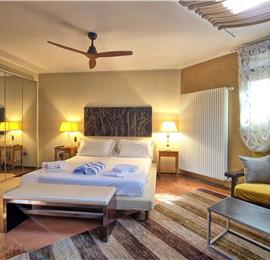 5 bedroom villa with pool and tennis court near San Gimignano, sleeps 10